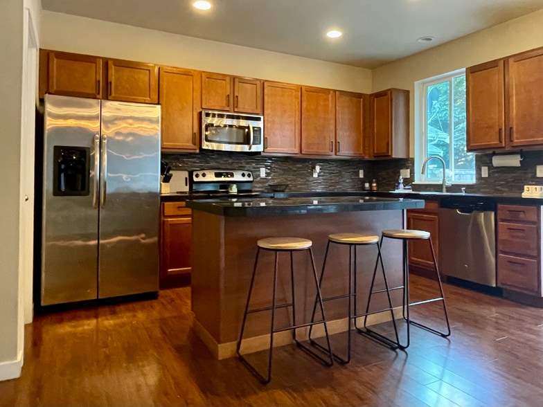 Building Photo - 3669 Reagan Ave