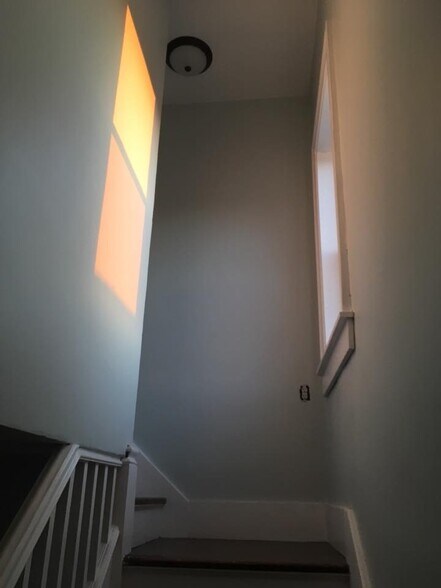 Building Photo - 240 Highland Ave