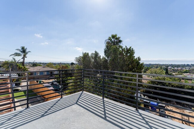Building Photo - New, Top Floor | 3 Bed, 3 Bath, Laundry, B...