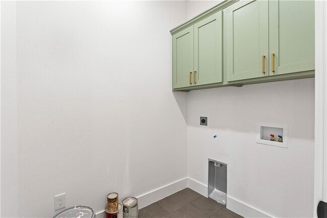 Building Photo - 2 Kolman Ln