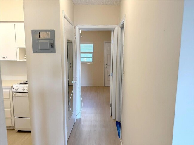 Building Photo - 2001 S Ocean Dr