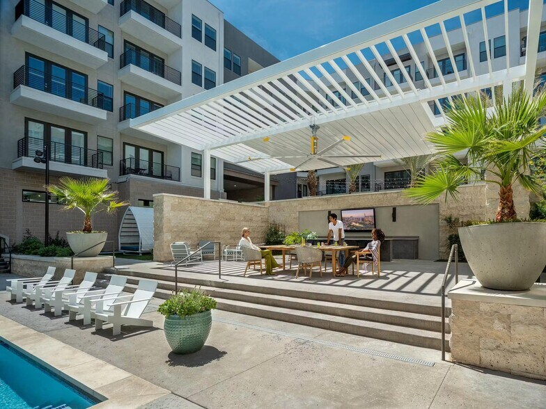 Building Photo - 250 Promenade Pl