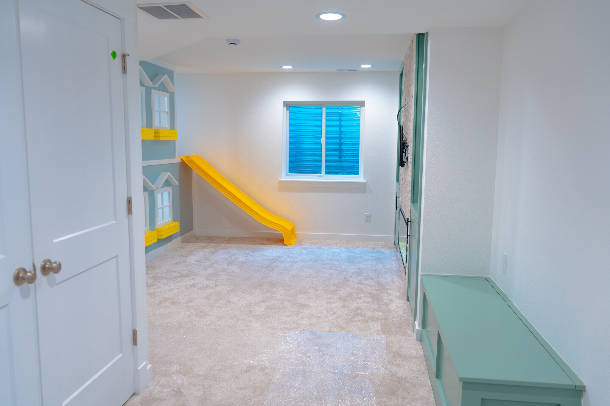 Building Photo - 307 Benton St