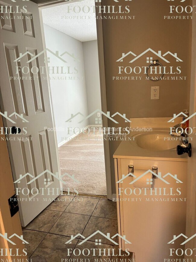 Building Photo - 115 Crosscreek Dr