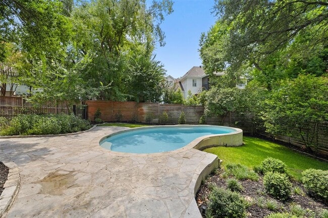 Building Photo - 5700 Carry Back Ln