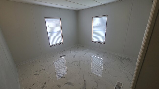 Building Photo - 2901 Stallion Dr