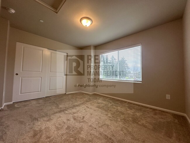 Building Photo - Spacious 2 Bedroom Condo in Puyallup!