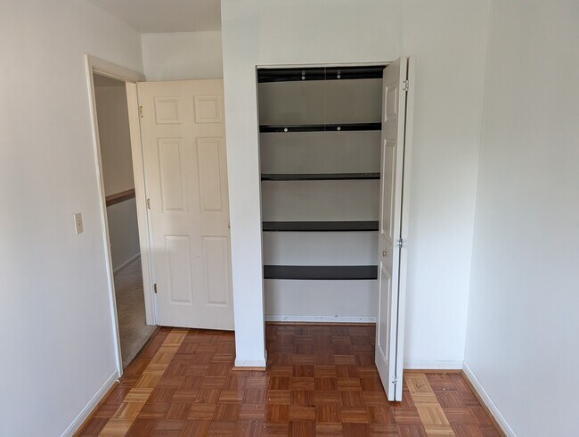 Building Photo - 843 E Princeton Cir