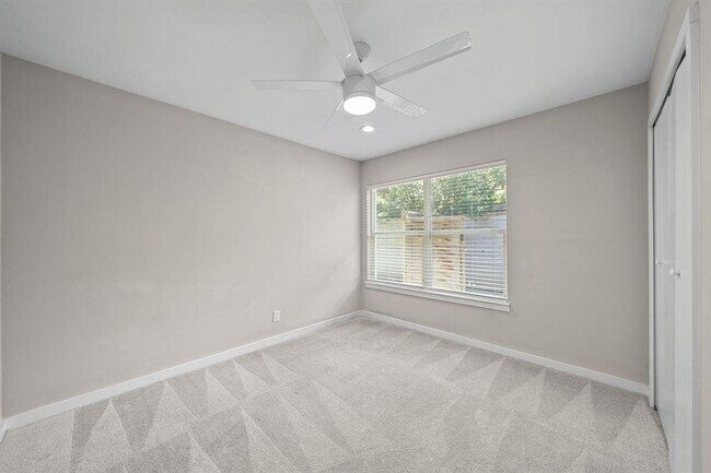 Building Photo - 6707 Columbia Dr