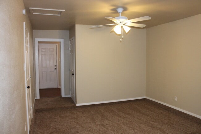 Building Photo - Available February. Large game room in back w/ electricity