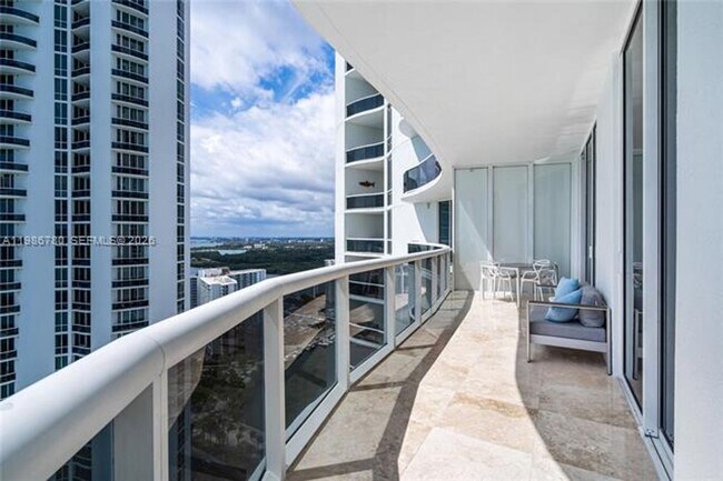 Building Photo - 16001 Collins Ave