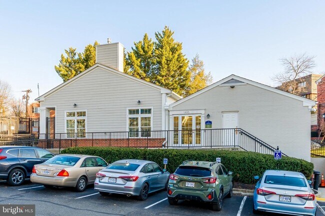 Building Photo - 1417 N Van Dorn St