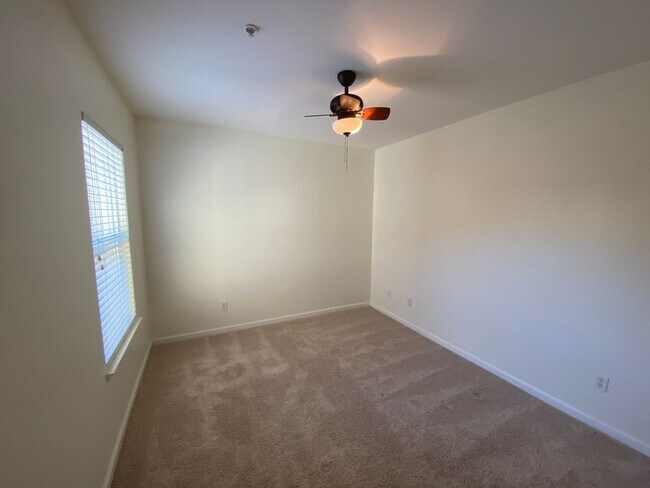Building Photo - 3 Bed, 2½ Bath Two Story Condo in Natomas' Hampton Village