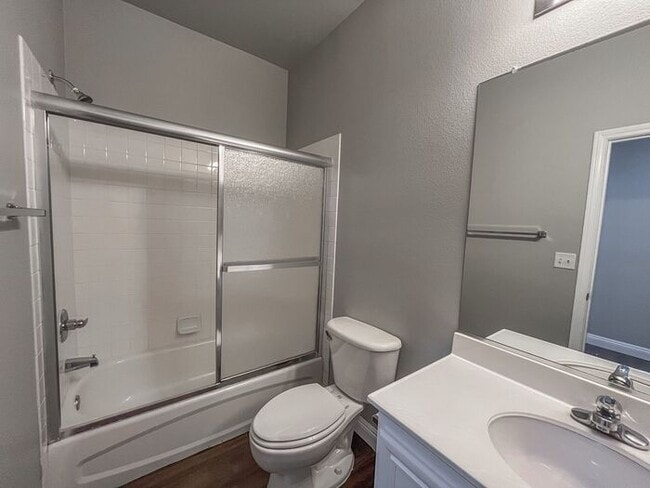 Building Photo - Stunning 5-Bedroom Home in Gated Community...