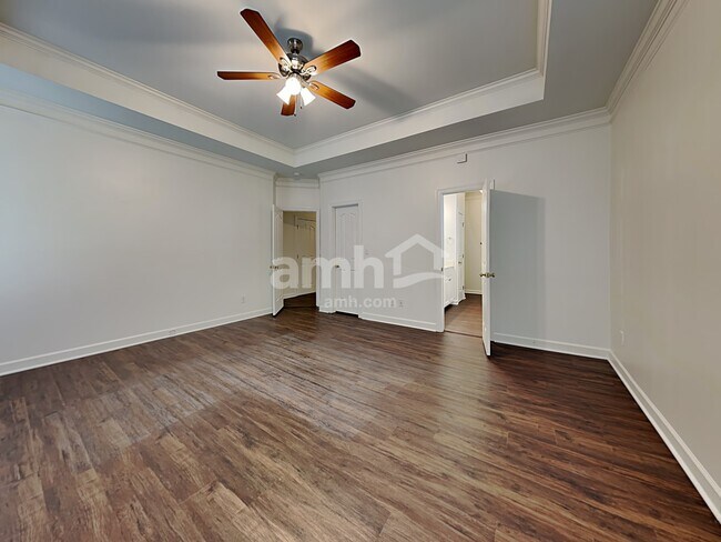 Building Photo - 300 Lucas Park Dr