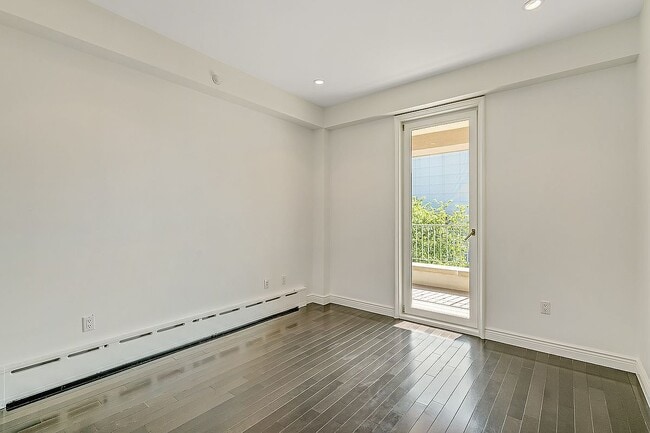 Building Photo - 30-11 21st St