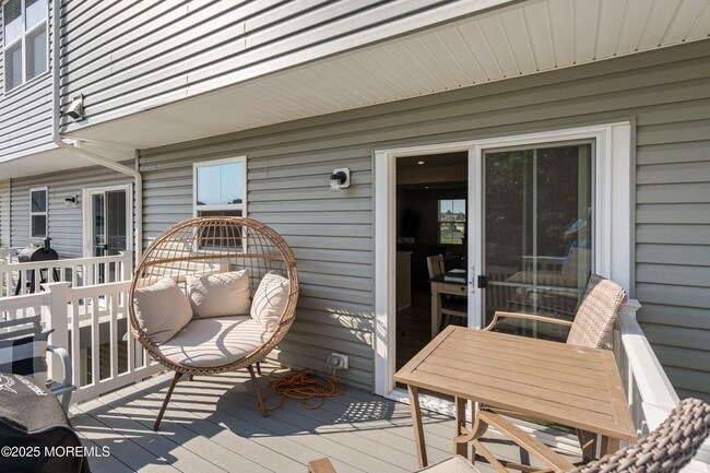 Building Photo - 305 Cyprus Ct