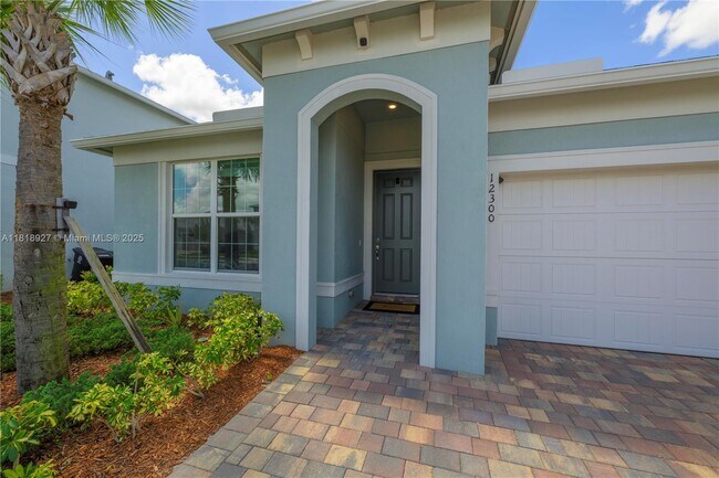 Building Photo - 12300 SW Myrtle Oak Dr