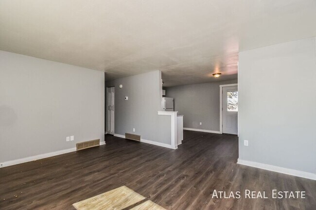 Building Photo - 4644 Scenic Cir