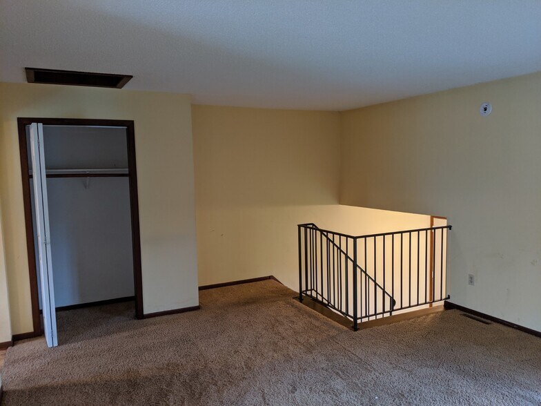 Building Photo - 1465 Whispering Ct