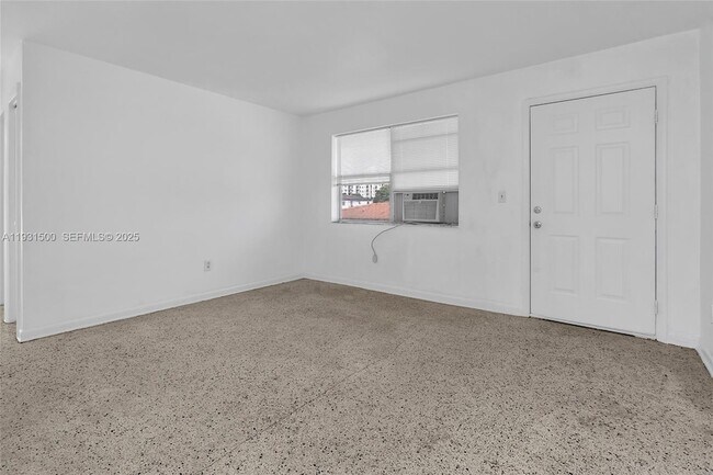 Building Photo - 644 SW 10th St