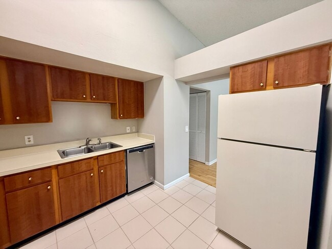 Building Photo - Cute 3/2 Townhome in Winter Park - close t...