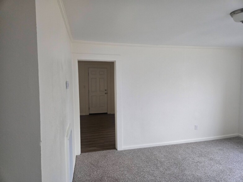 Building Photo - 202 W Peachtree St