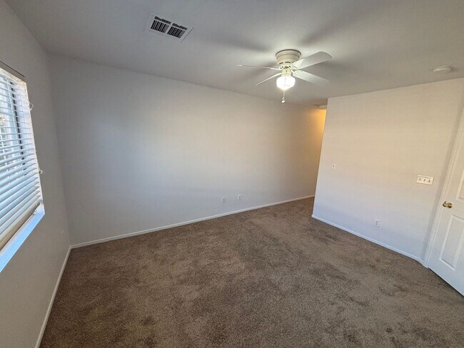 Building Photo - *GREAT TOWNHOME IN GATED "SILVERADO RANCH COMMUNITY!!"