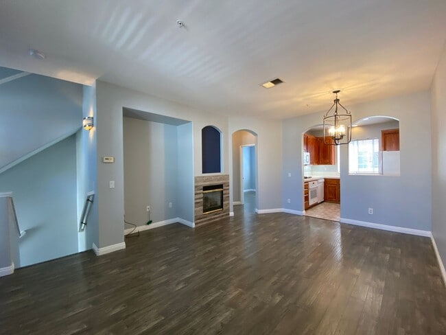 Building Photo - Beautiful Townhome in the Cascada Communit...