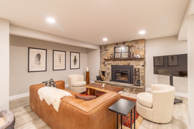 Building Photo - Spacious 4-Bedroom Home with In-Law Suite