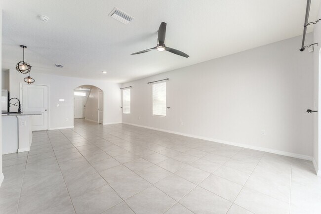 Building Photo - "Spacious 5-Bed Oasis located in SouthShore Bay!