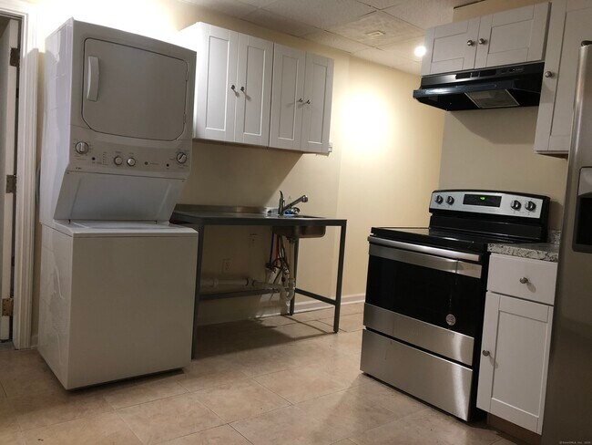 Building Photo - 1399 State St