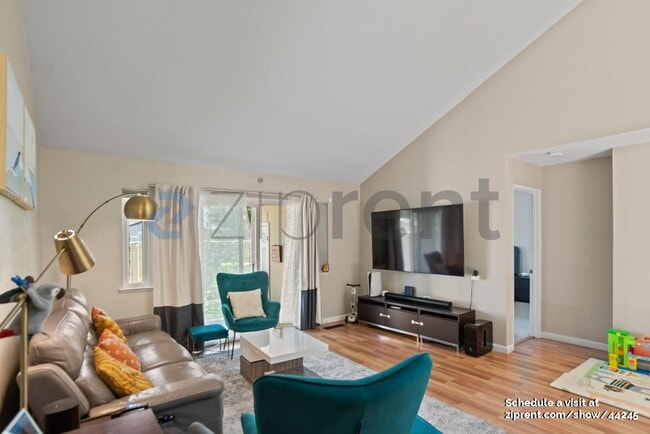 Building Photo - 652 St Ives Ct