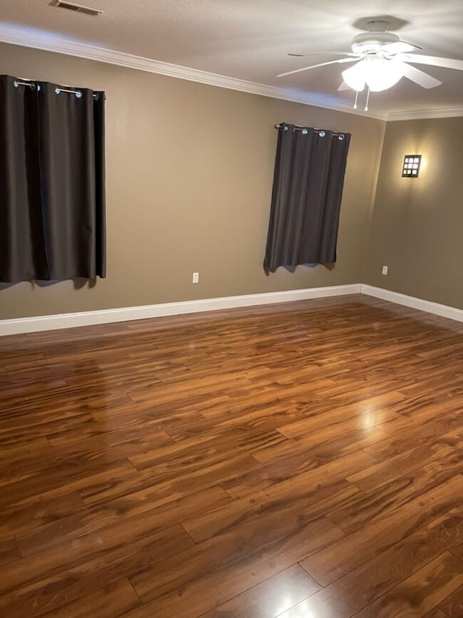 Building Photo - Location Location Location!!!