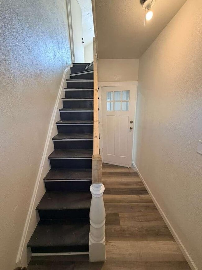 Building Photo - 653 W Bruce St