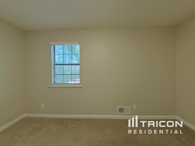 Building Photo - 531 Shefield Ct