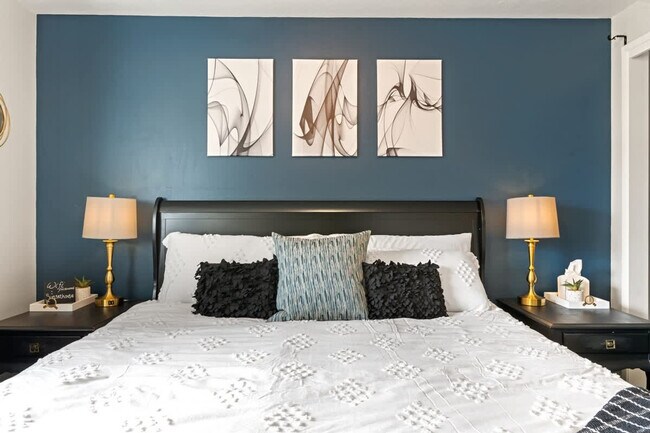 Building Photo - 3413 W Sunset Ave