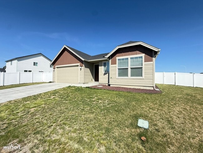 Building Photo - Modern 3-Bed Moxee Home with Huge Fenced Yard & Covered Patio