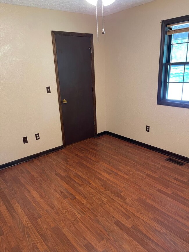 Building Photo - Available July 25th!!! No showings until June 1st