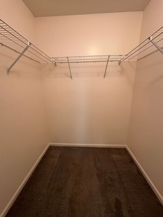 Building Photo - 3 bedroom in Essex Place