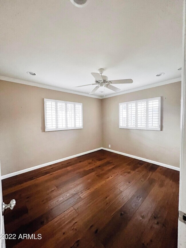 Building Photo - 3940 E Glenrosa Ave