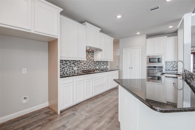 Building Photo - 12816 Oak Fls Dr