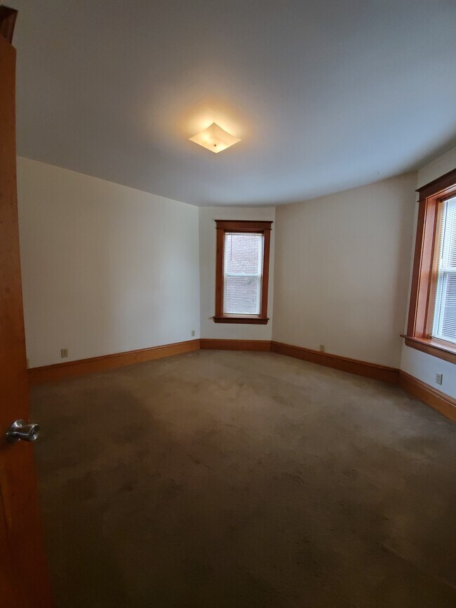 Building Photo - 5788 Pershing Ave