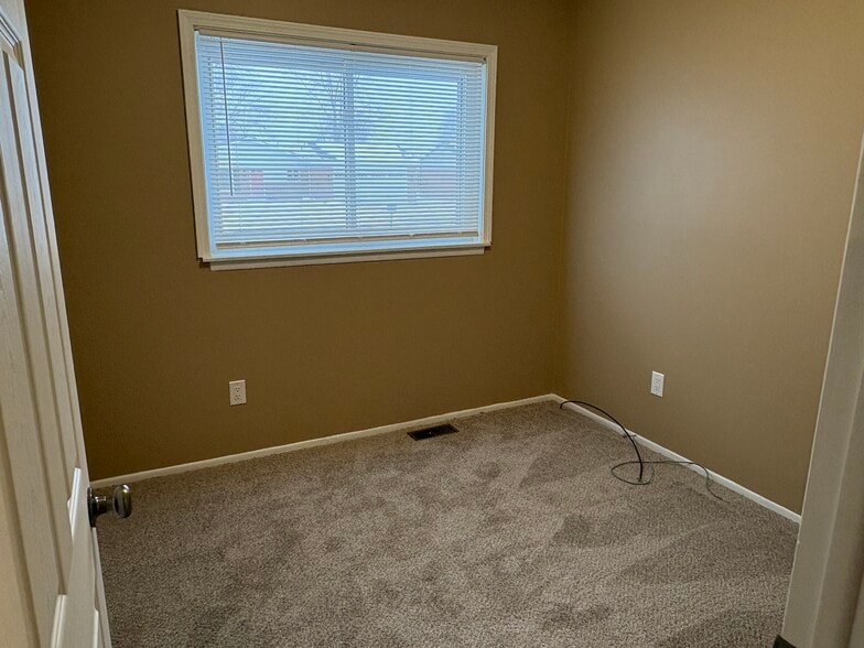 Building Photo - 35328 Lucinda Dr