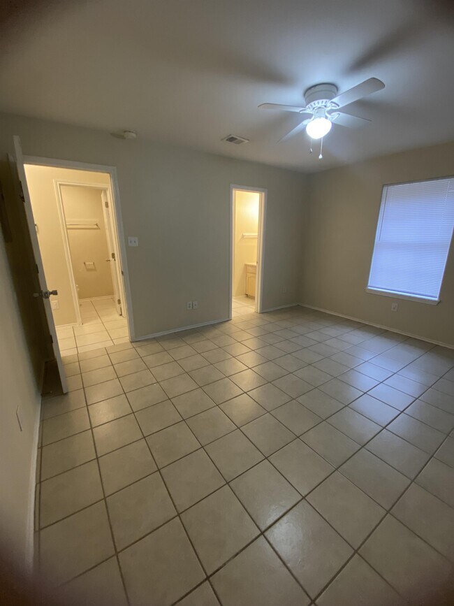 Building Photo - 2407 Moonlight Ln