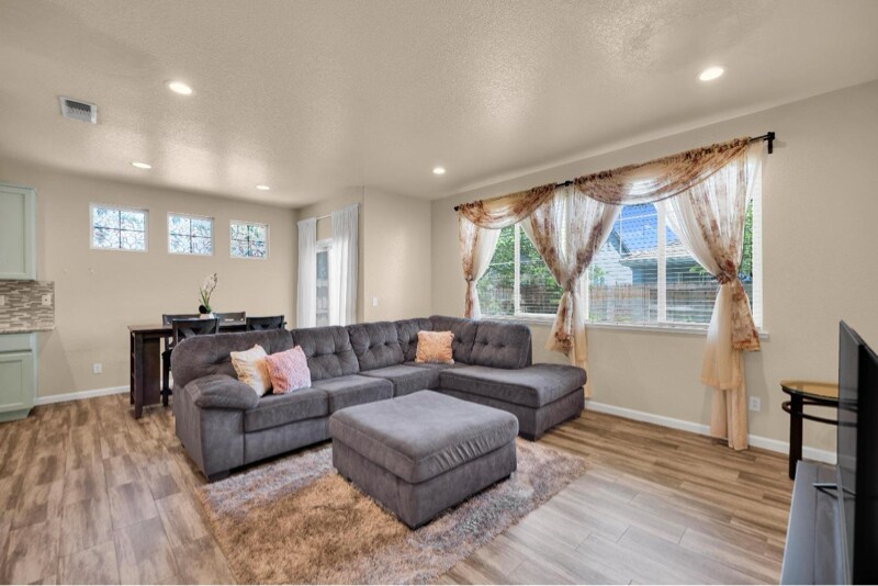 Building Photo - 3355 Seymour Ct