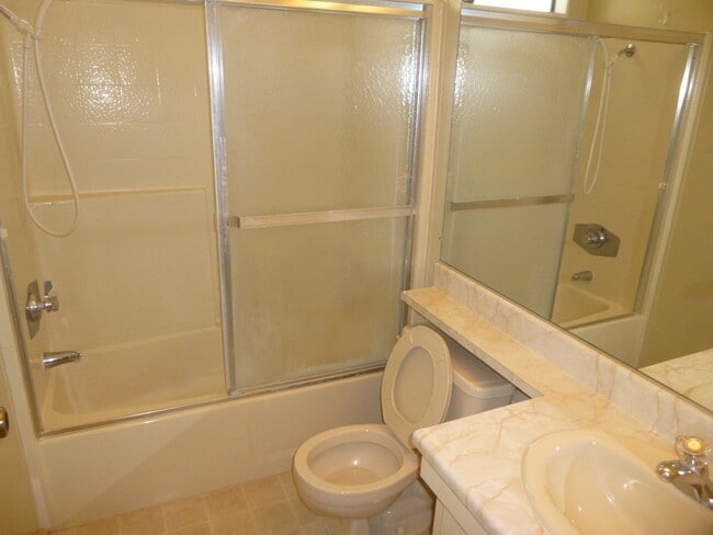 Building Photo - Single Level Home in Gated Community