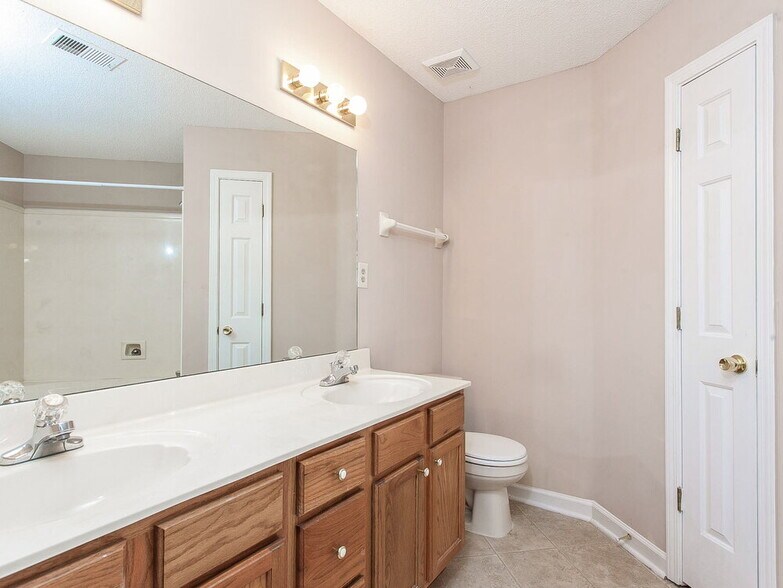 Building Photo - 1030 Jessica Lauren Dr
