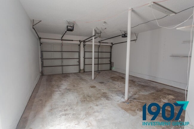 Building Photo - 1201 Kings Ct