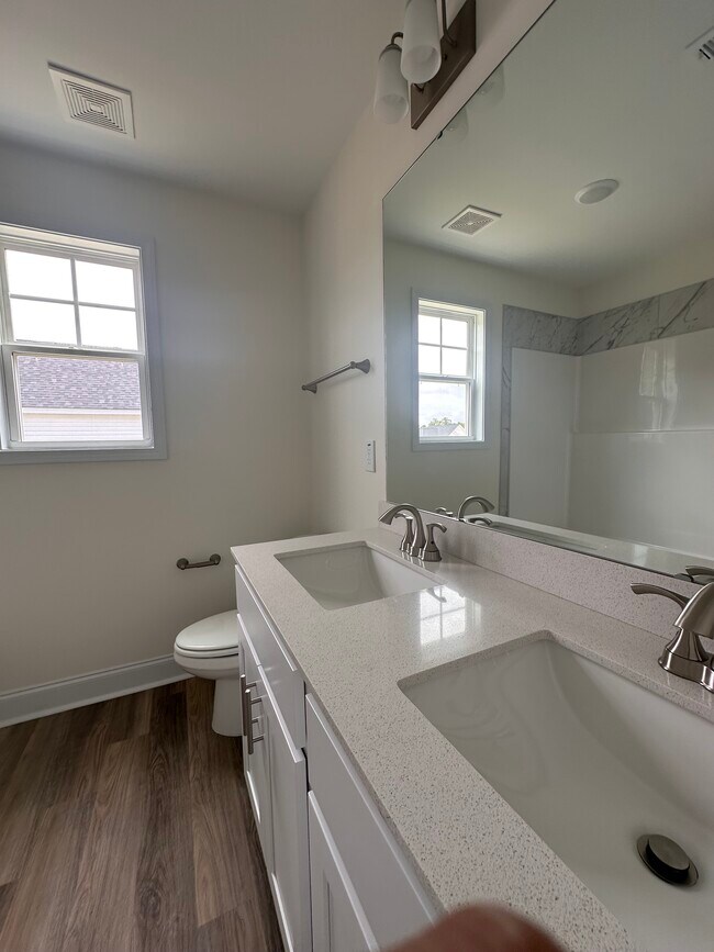 Building Photo - 341 Edwinstowe Ave